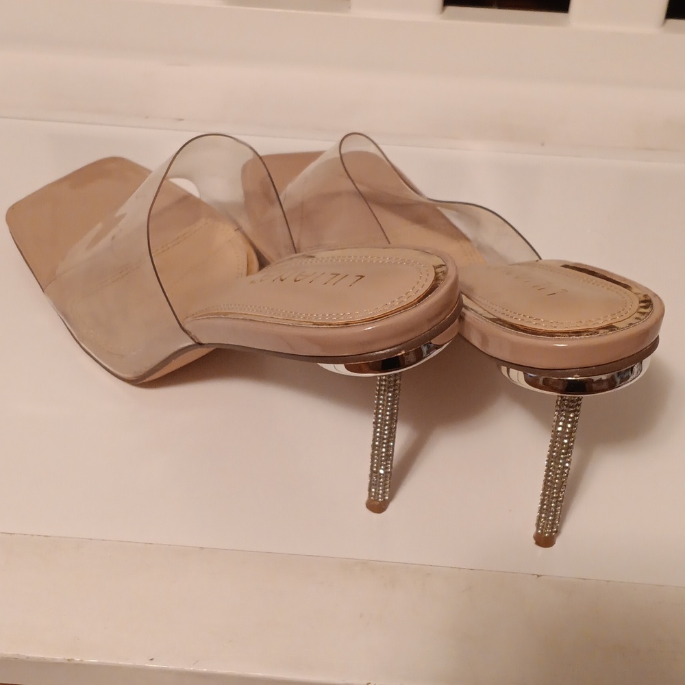 Heels - Picture 11 of 12